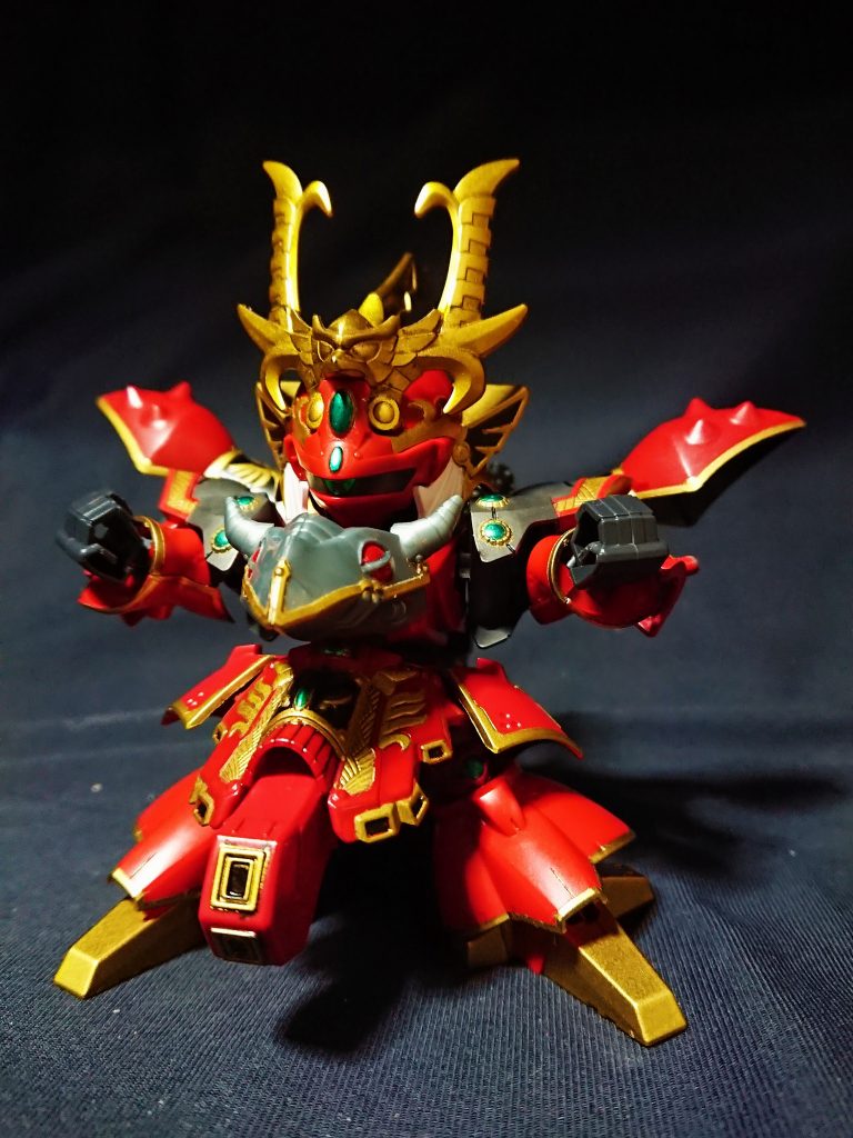 獄凰形態 天熾鵬 司馬懿ナイチンゲール
CSフレームのみだと頭身が高すぎるため、SDフレームとCSフレームの両方を合わせバランス良く大型化できたかと思います。
軍師形態同様に、黒金の牙翼に振り回されない体型になったかな?