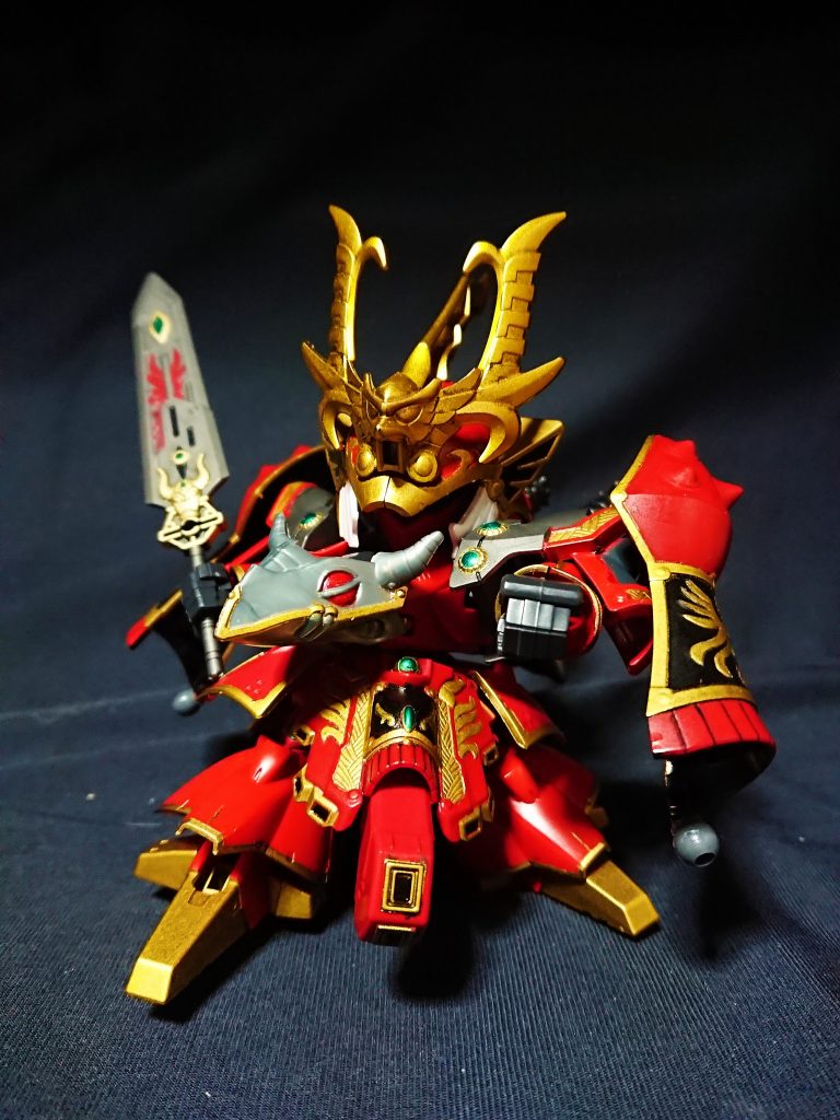 獄凰形態に使用する顔パーツは蚩尤面という設定にし、後スカート内にネオジム磁石で取り付け余剰は出ないようにしました。