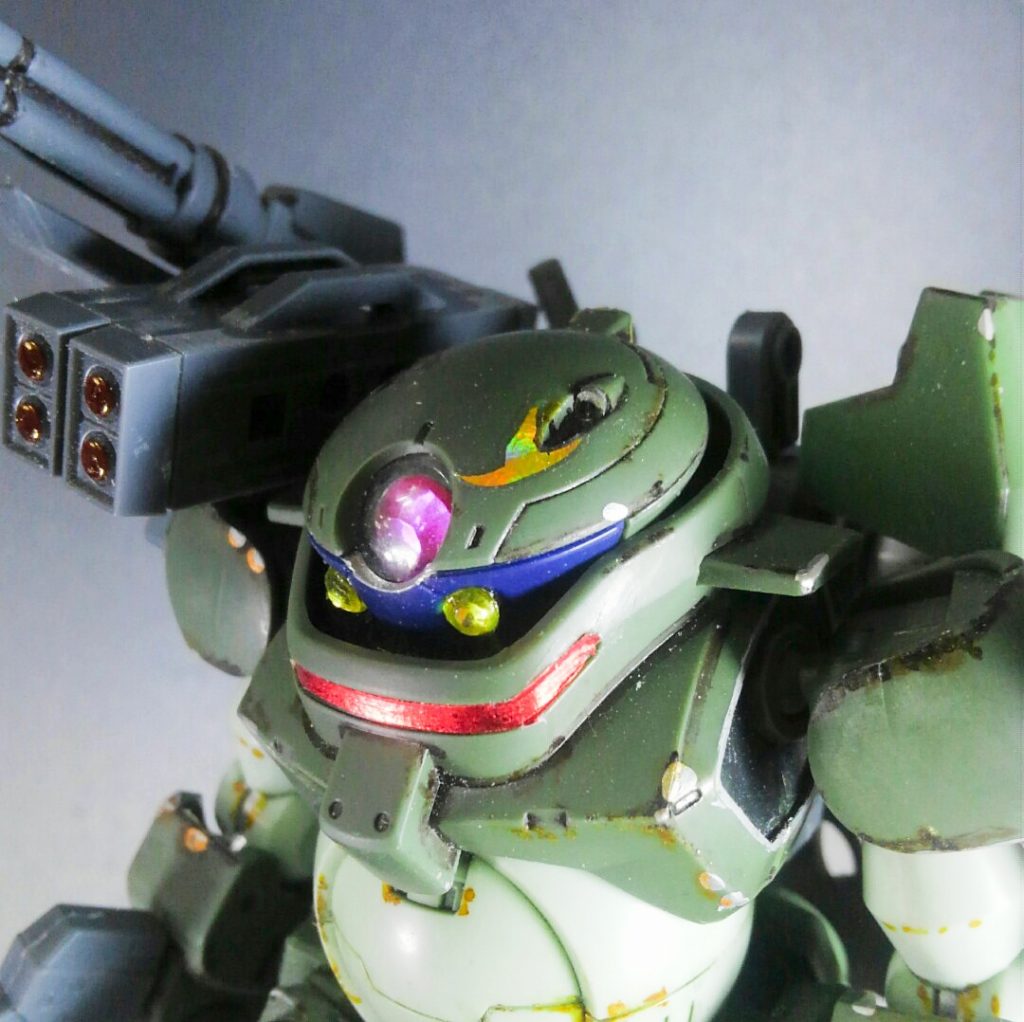 チャームポイントは頭部の「魔法使いの帽子」マーク。
ハロウィン用のネイルシールを使用してます。
「グリモア＝魔術書」っぽいでしょ？