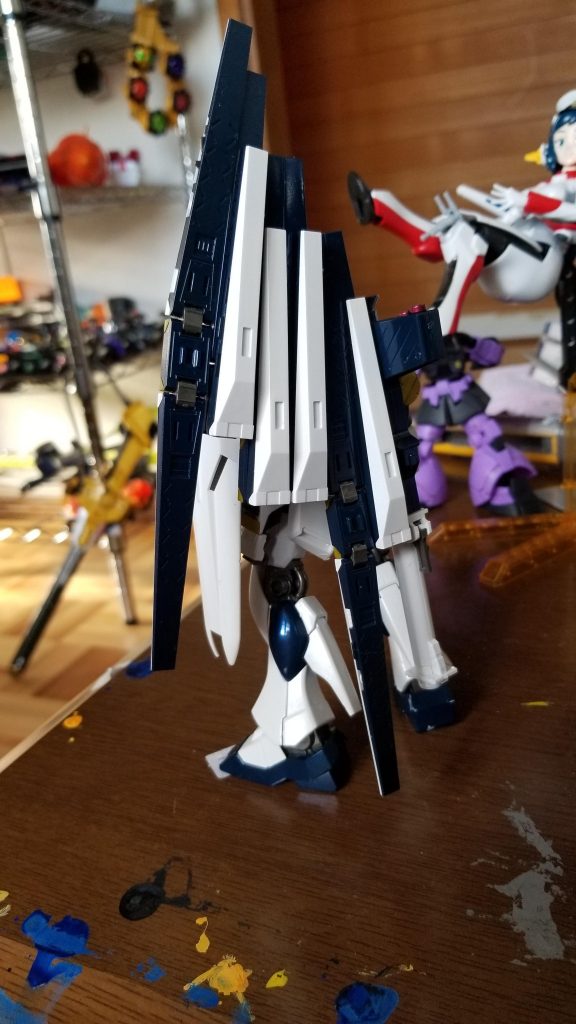 しかしこのνガンダムは噂通りの良キットで、当時の自分がただ塗装しただけでも結構様になってるんではないでしょうか？