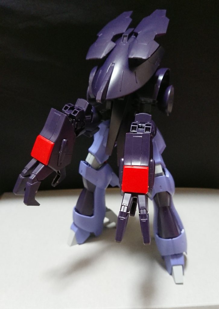 機体名：シパクナー。

[武装]腕部クロー、脚部クロー、腕部ビーム砲、beam.Eye、となっている。

[総合スペック]1.0～13.0の内。
???～???(7.0～9.0と想定)。

シパクナーはウォドムと似たフォルムをしている為MAなのか大型のMSなのかがわからないあやふやな存在である。
この機体を作った者が誰なのかは不明。

この機体は各関節の稼働範囲が限定されてる為何かと工夫した戦い方を要求される、しかし工夫した立ち回りも相手が洞察力の優れた者だった場合すぐに策を練り上げられる事だろう。

シパクナーは高い跳躍力を利用した戦法や丈夫な頭部を使った突進等を得意としている。

beamEye(ビームアイ)は目から極細の赤いレーザーを照射するといった機能で当たると通常のビームで撃たれる程のダメージではないが当たった部分に蒸気が発生し装甲が少し削れる、同じ箇所にビームアイが当たり続けると綺麗に貫通する(７～８秒で貫通)、そしてこのレーザーはビームサーベル等といったビーム兵器は接触した瞬間すり抜ける。

突如GBN内のエリアにユーザーが搭乗機を召喚出来ない所にだけ次々とシパクナーが現れ建物を破壊し始めた。
運営陣が操作するMSと特別に一般ユーザーが機体を召喚出来ない所にでもガンプラを召喚出来るビルダー達(２人)とでシパクナーの鎮圧に掛かった。