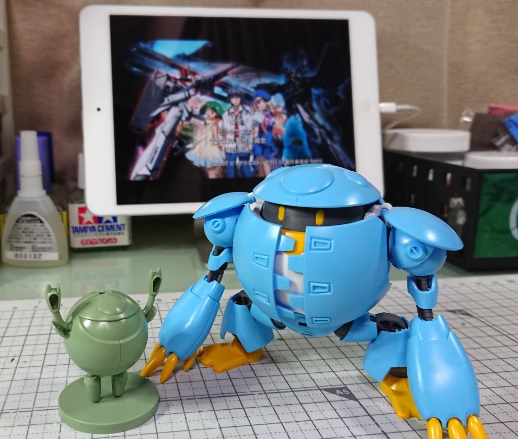 塗装前。
腕と足を短縮(というか組み換え)。
あとは合わせ目消しくらいしかしてないお手軽モデリングです。