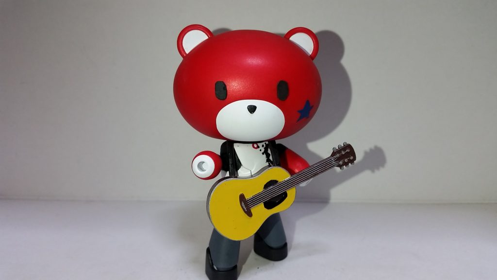 ギターを持たせられます。