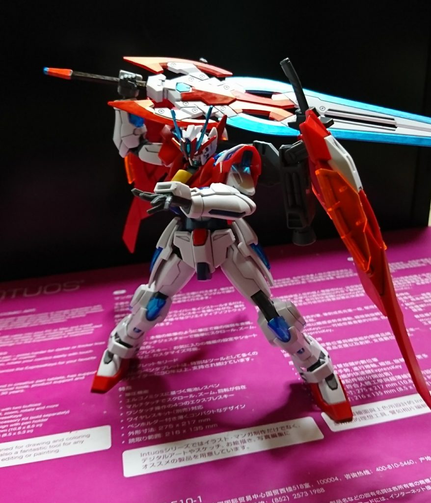 攻撃重視形態。
5,6枚目の羽根を合わせて大剣状にして戦うスタイル。
ジム・オルタで使っていた大剣のコーティングを使用している為、ビーム兵器を弾き返したり打ち消したりする事が可能。
機動力は落ちるが攻撃が当たれば致命的なダメージを与える事ができる。