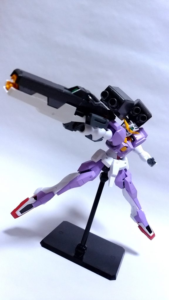 GNキャノン+GNバズーカ。
GNバズーカに搭載した擬似太陽炉のおかげで従来のラファエルガンダムの難点の火力不足を補うことができるようになりました!
