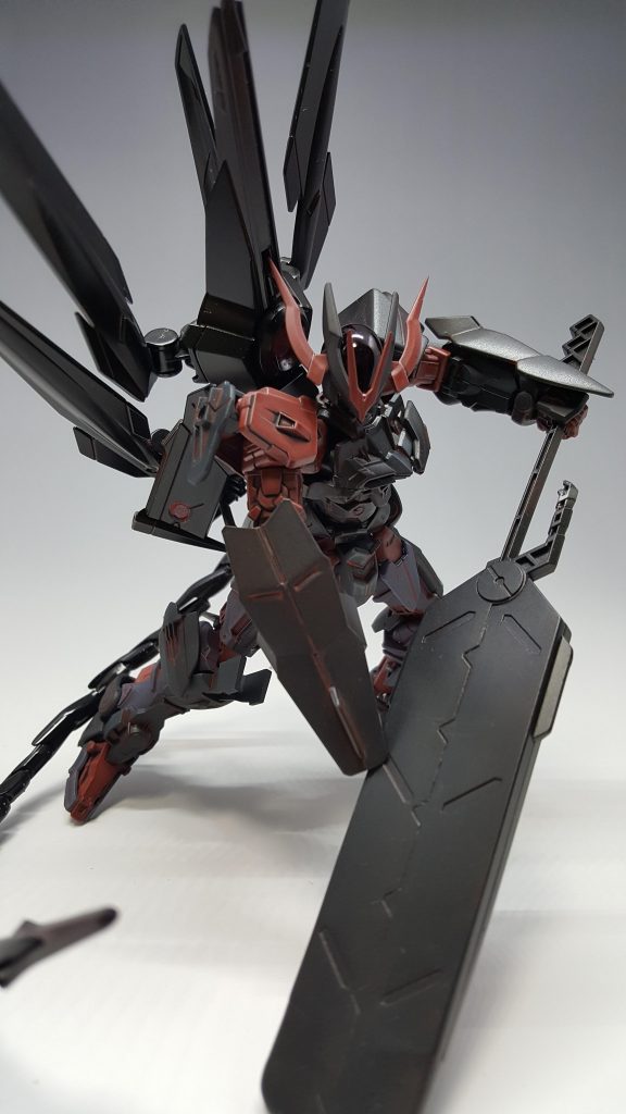 高速機動形態[アラタ弐式]
アラタをジェネレーターに直結させることにより爆発的な機動力を発揮する。
さらに、バグによりトランザムのような使用後のデメリットや制限時間は存在しない。