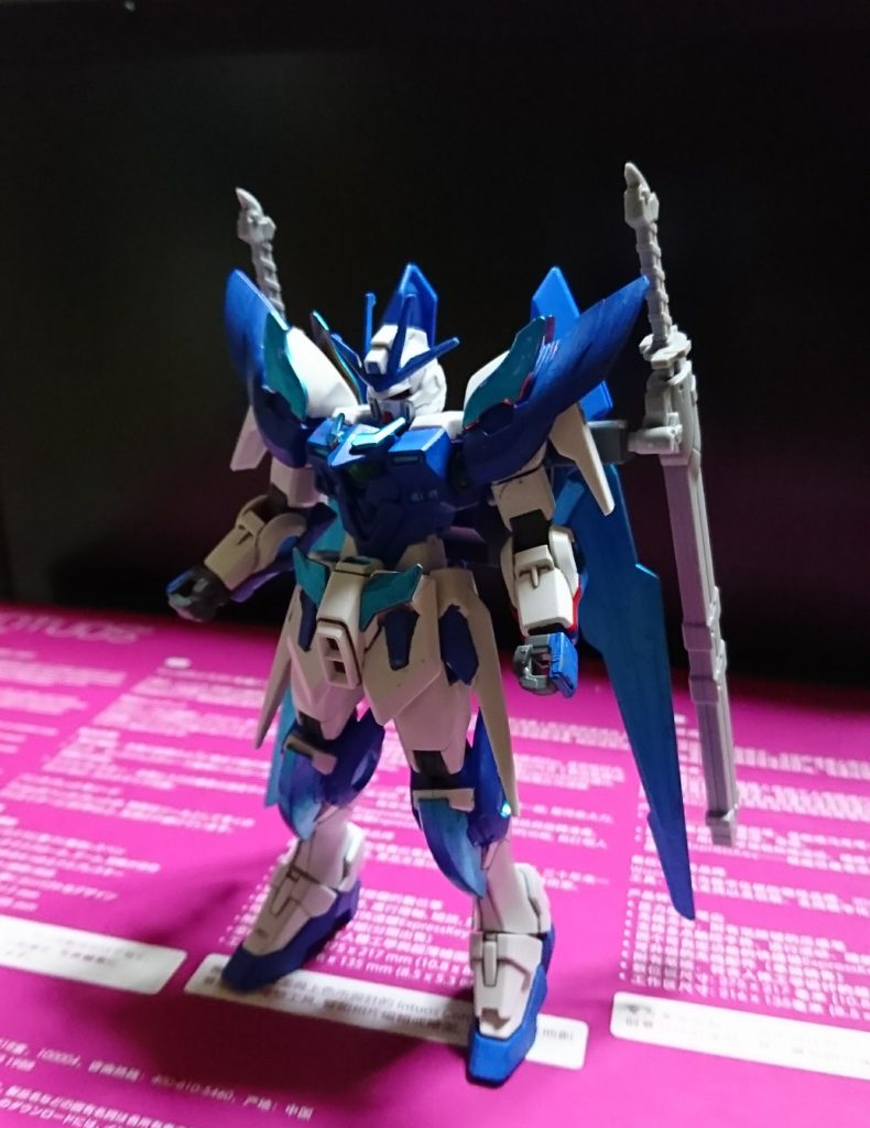 羽根を閉じたver.
羽根を閉じると刀の位置も変わる