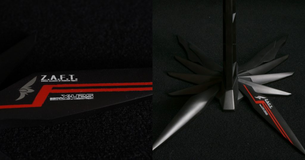 ディスプレイスタンドはMGのものを使用し、塗装とデカールでデコレーションをしています。