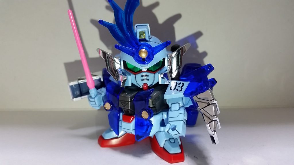 閃光剣。いわゆるビームサーベルです。
他にも腕や脚は爆弾になってたり、色々と隠し武器を仕込んでいるらしいです。