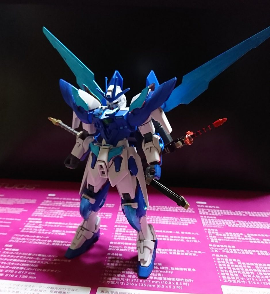 前回載せたブレイジングフレアガンダムの兄弟機。
完全なる近接タイプなので飛び道具等を刀で弾きつつ自分の間合いに持っていく戦闘スタイル。
1対1ならば無類の強さを発揮する
このガンプラを使用するのは主人公のライバル兼チームメイトの女ビルダー。(ガンダムデュミナスフリートの設定に出て来た娘)
元々は近接格闘が得意な娘だったのでこの機体と相性が抜群らしい。