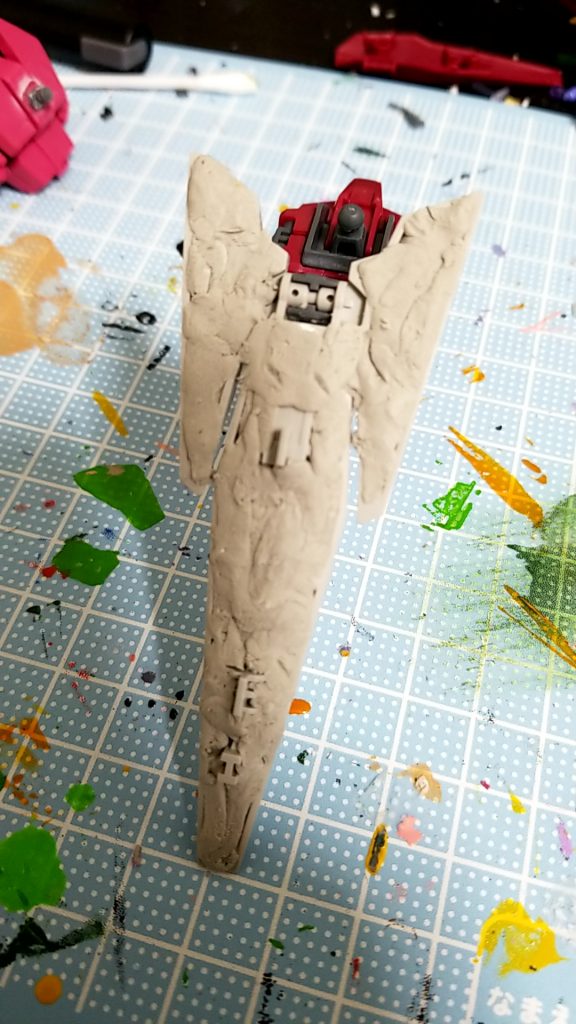 胴体パーツ
ランシエのものをそのまま使用したがバックパックを変更
ランシエのシールドを接着してみた
シールドの裏の肉抜きがひどかったのでパテを盛った