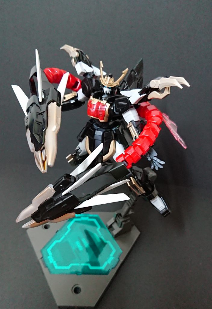 ミキシング初作品、構成にも悩みましたが、カラーリングどうするかもだいぶ悩みましたね…
強キャラっぽい黒・赤・金を選んでしまった。。。
また、今回、作成の時間が十分に取れずにかなり手抜きしてしまったので、反省点が多い(^_^;)次回はもっとキレイに作りたいです。
パッと見は結構良いんですけどね(笑)
少しでも評価もらえたら嬉しいですm(__)m