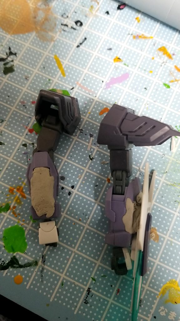 腕はトランジェントグレイシャーを、肩はG-サイフォスを使用
シグルシールドを接着して開いている部分をパテで埋める