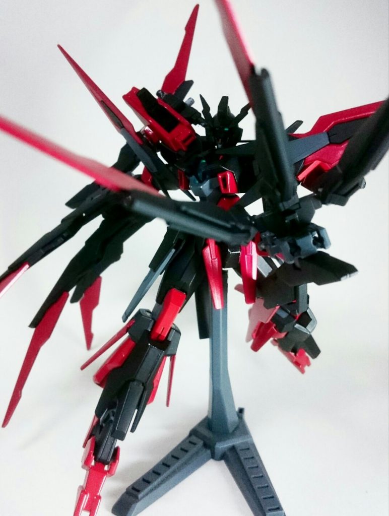 Fファンネル4つと2連ビームキャノンを合体させることで「Dクローモード」にも使用可能
両手に装備すれば近接戦闘特化型になります