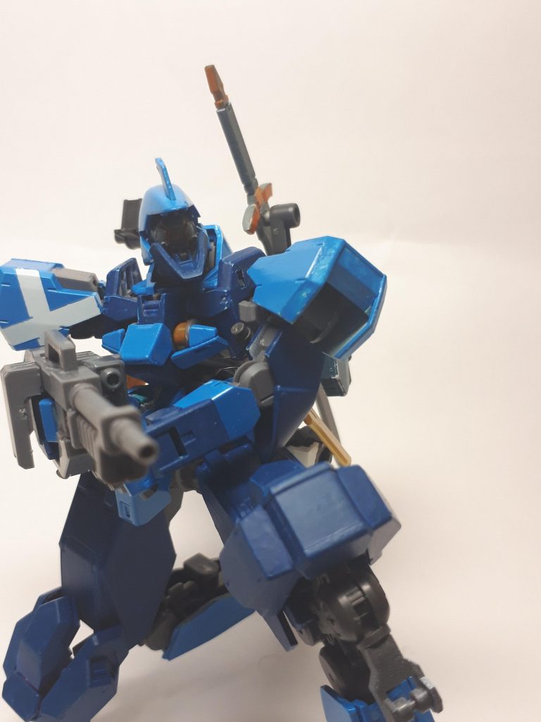 グレイズ・ニュートラルの頭部にはクレイが考案した仕組みが搭載されている。
通常の視界から、内部の特殊視界に切り替えることでより遠くを見ることが出来る。しかし、魔力をより必要とするのでこの視界を使うと操兵を動かすことは困難になる。
クレイは中距離の狙撃時に使用するが、魔導銃本体にも操兵の頭部を小型化した機構を搭載しているため、魔導炉二機分の出力でも動くことは難しい。