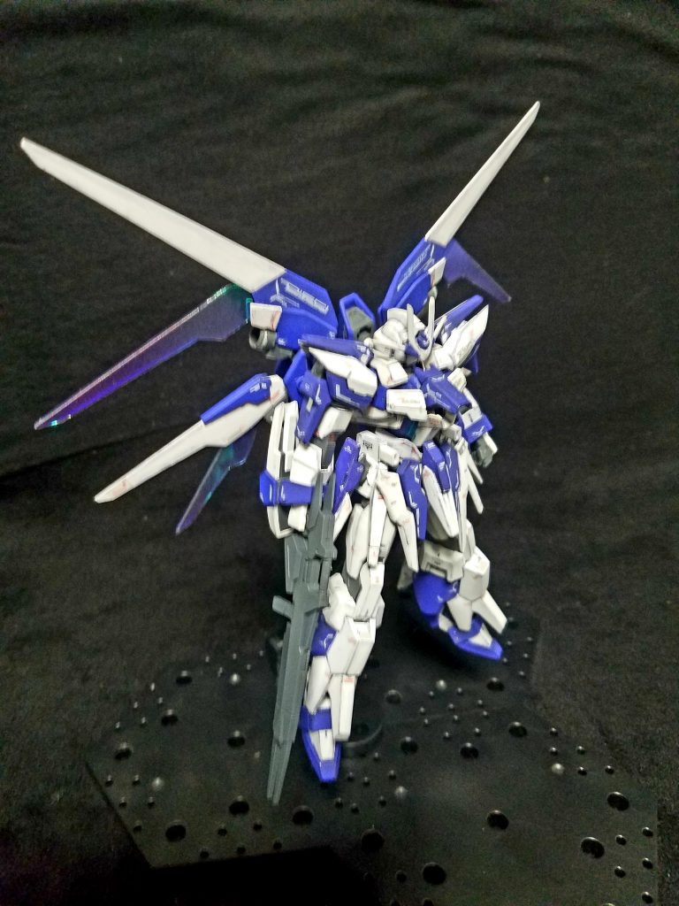 斜め上からの角度 好きです(^-^)
腕につけたカバーは稼働して中にCファンネルを収納できた(無理無理ですが)のですが、久々にいじっていたら壊れてしまいました、、、
    +