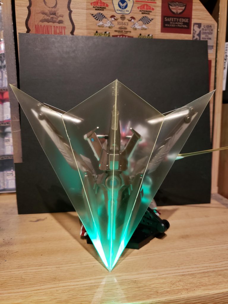 妄想2。ハイペリオンのアルミューレリュミエールを大型化した光波シールド。Bスマートガンと対になる高出力の盾。