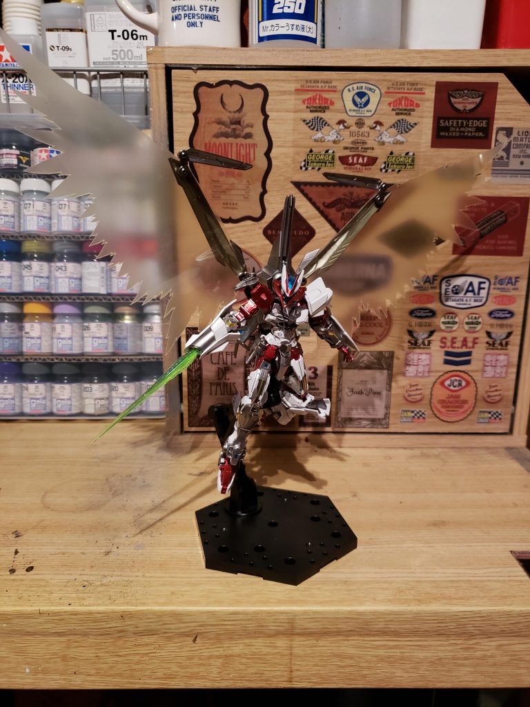 妄想3。ターンデルタの光の翼ヴォワチュールリュミエール。Xコネクト並のエネルギーを消費する。対ファンネル持ちの機体用の必殺技でファンネルを装備していないダイバーエースには使用しなかった。