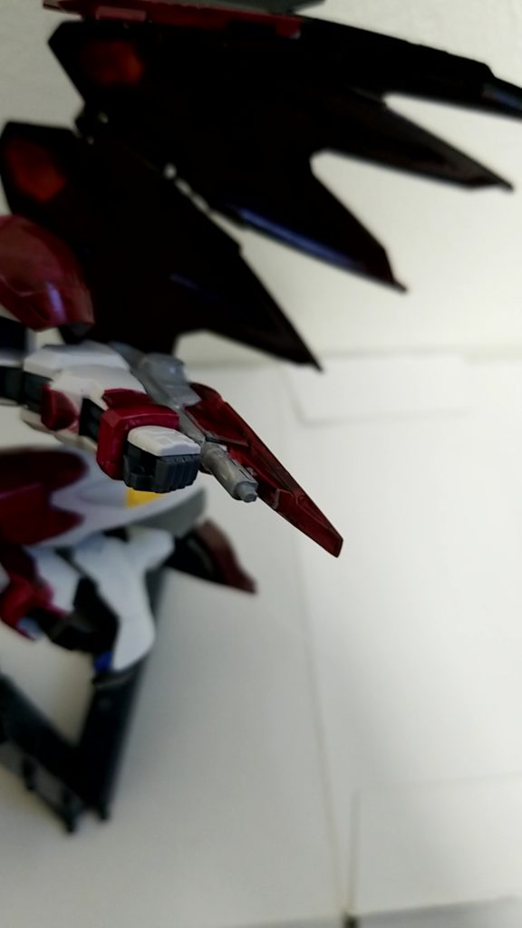 バットエンドガン
左腕に固定された実弾兵装
敵と肉薄しているときに有効