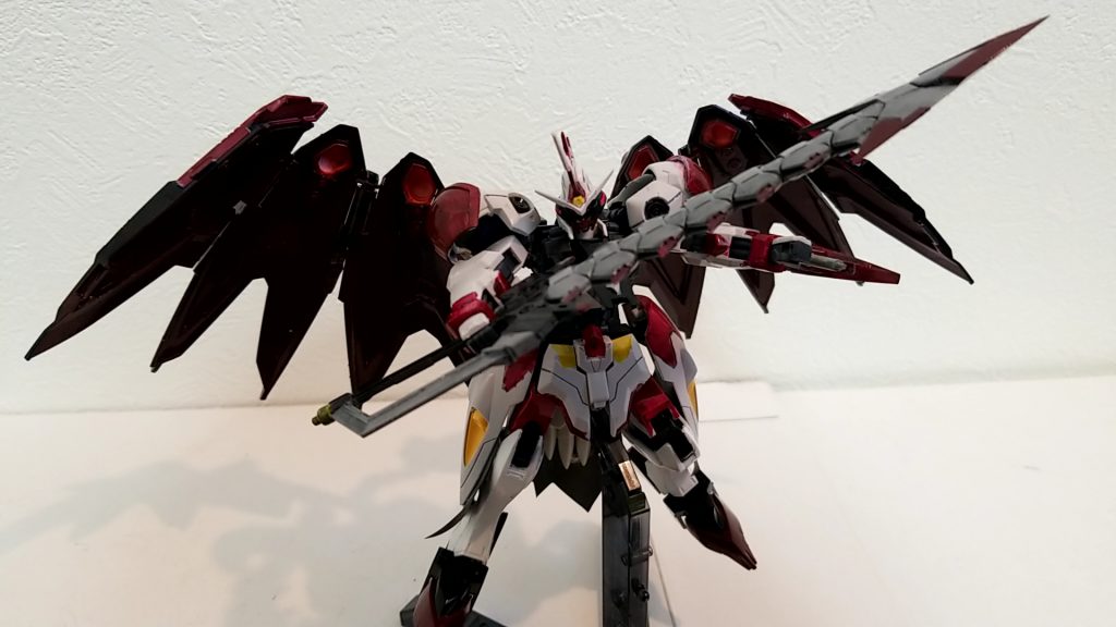 バットエンドソード
ノコギリ状の大型剣
刀身の刃は超音波により振動を起こしており、切れやすくなっている