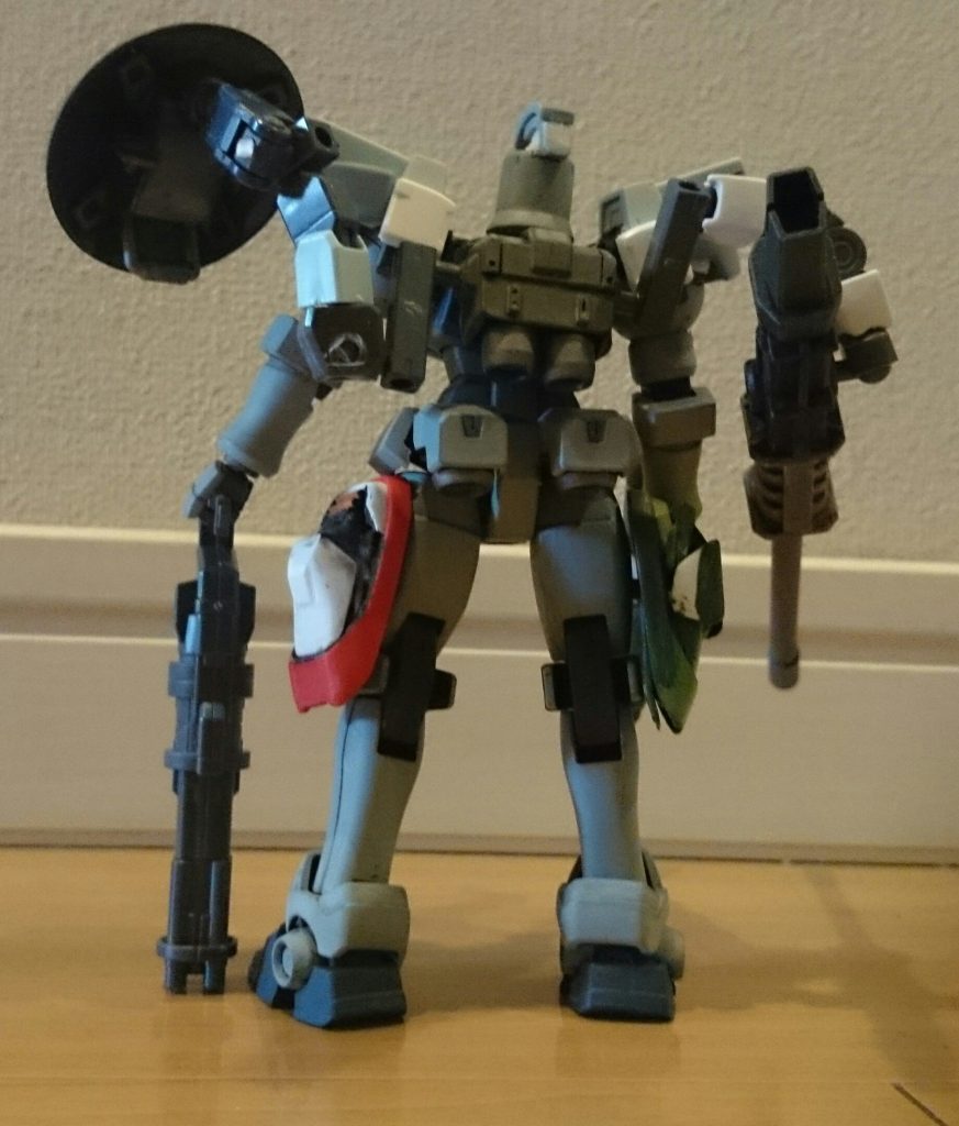 塗装前 リア ドーバーガンはキャンペーンのおまけのビームバズーカーを改造。アームはボールデンボールアームズ、シールド側のアームはジムカスタム
パーツ選択と配置が難しかったですが、楽しかったです。またやりたい。