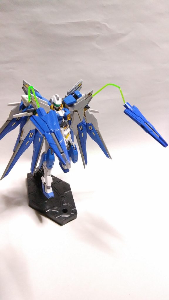 武装②
強化型GNビームガン
ドライブに直結して装備され、ビットとしても使用される。
武装③
スーパードラグーン
ビーム突撃砲が8基搭載されている。
RGストライクフリーダムと同型の装備。
フルクロスのようにウイングで本体を覆っている状態。