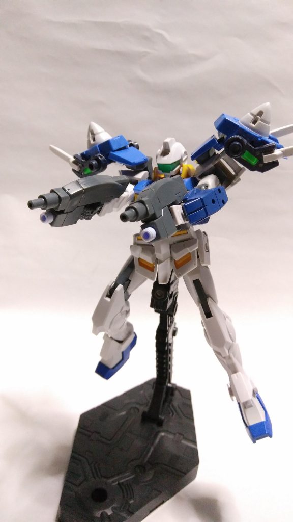 武装①
ビームライフル×2
下部にビームサーベルも内蔵されており、接近する敵にも対応できる優れもの。