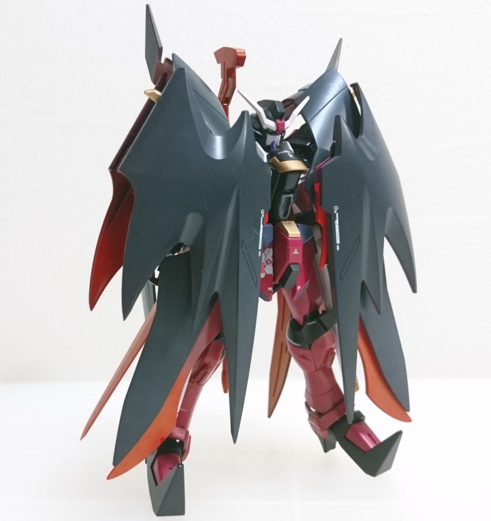 【フロントビュー(クローズモード)】
ジエンドの翼をデスサイズ翼の内側に入れ込んでます。