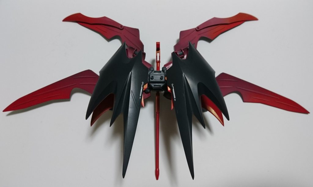 [バックパック塗装]
・ウイング表面…ファントムグレー。
・ジエンド翼内面…シャアピンク2→レッドのグラデーション。
・デスサイズ翼内面…シャアレッド→レッドのグラデーション。