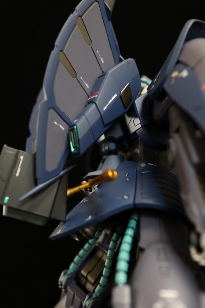 外装に金属色でアクセント