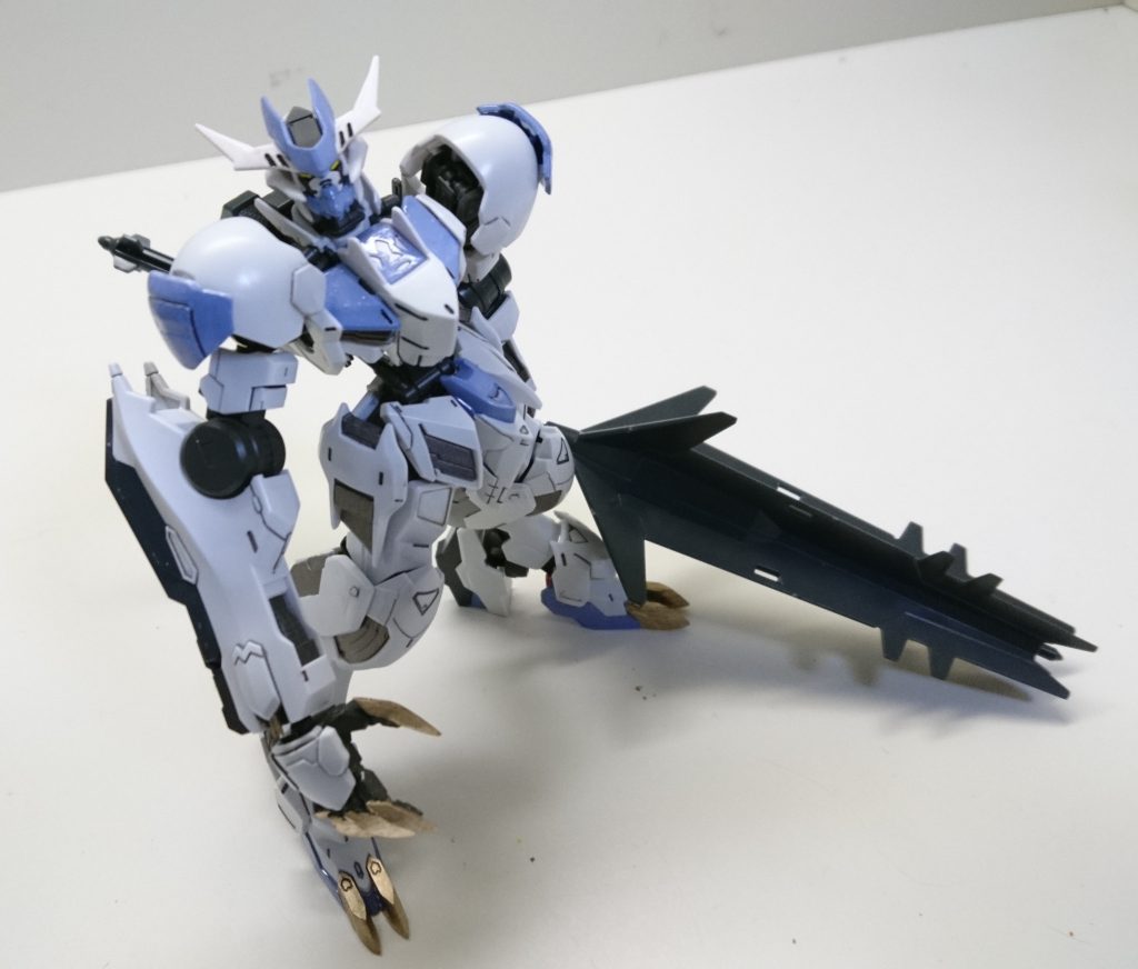 写真の他にも、長い武器はいろんな持たせ方ができて楽しいので好きです。