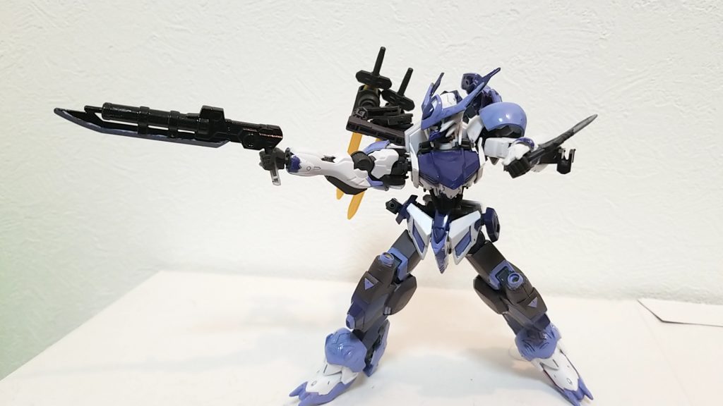 ガンブレード
唯一の遠距離武器
しかし射程はそれほど長くない