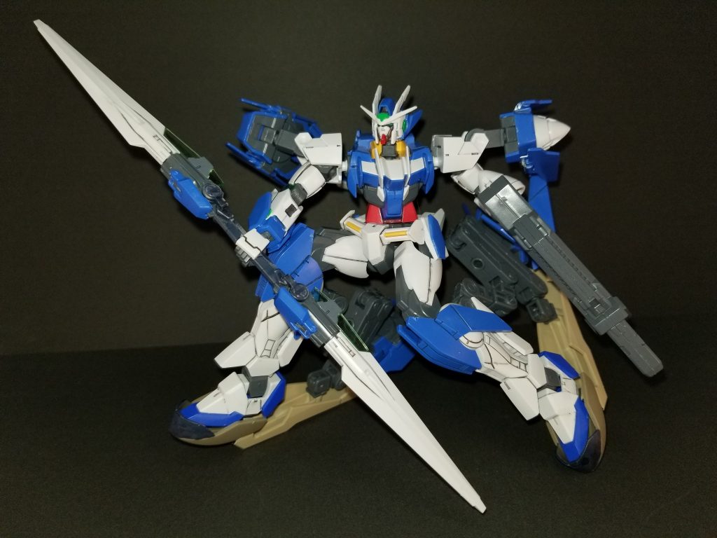 【武装】ＧＮツインランス
ダブルオーガンダムと同じ、ＧＮソードⅡを連結させた装備。
これ自体で近接攻撃をしたり、高速での雪上移動中は姿勢制御や旋回に利用する。