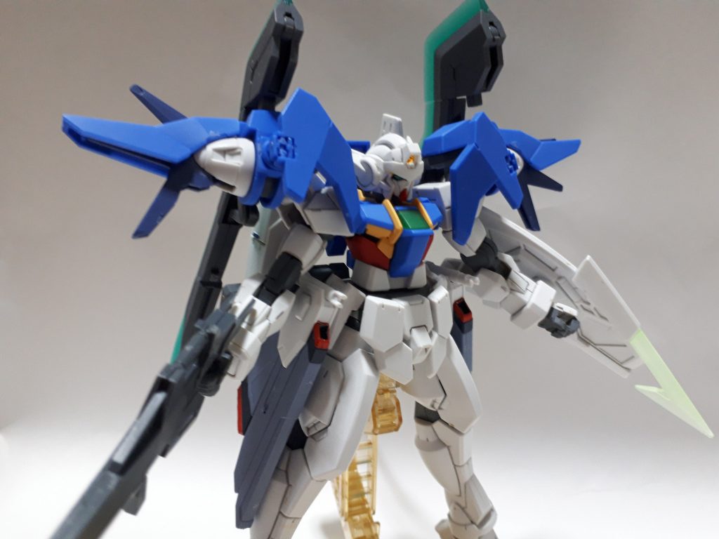 ダブルオースカイのロングソードとロングライフルを、メガスラッシュエッジのツインロングソードに置き換えた、スラッシュ形態。もう一つの形態といったところでしょうか。