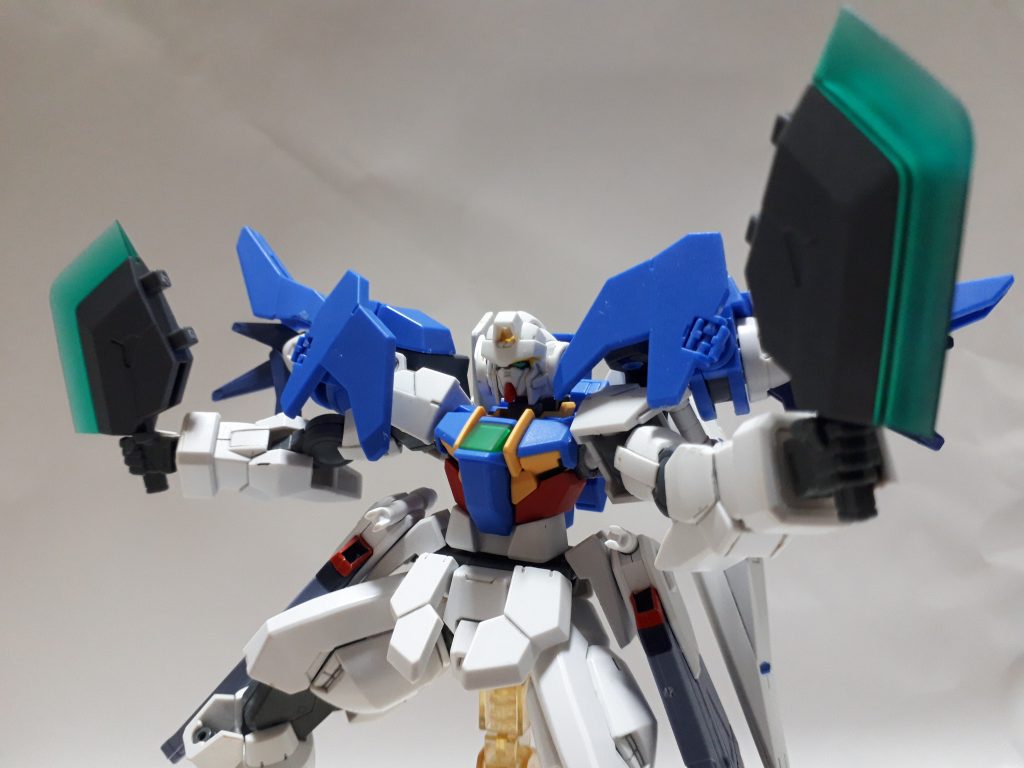 ショートアックスも難なく装備できますが、クリアパーツにそのままトップコートを吹きかけ、多少濁らせた感じが好きですね。ほかのクリアパーツも同じく。