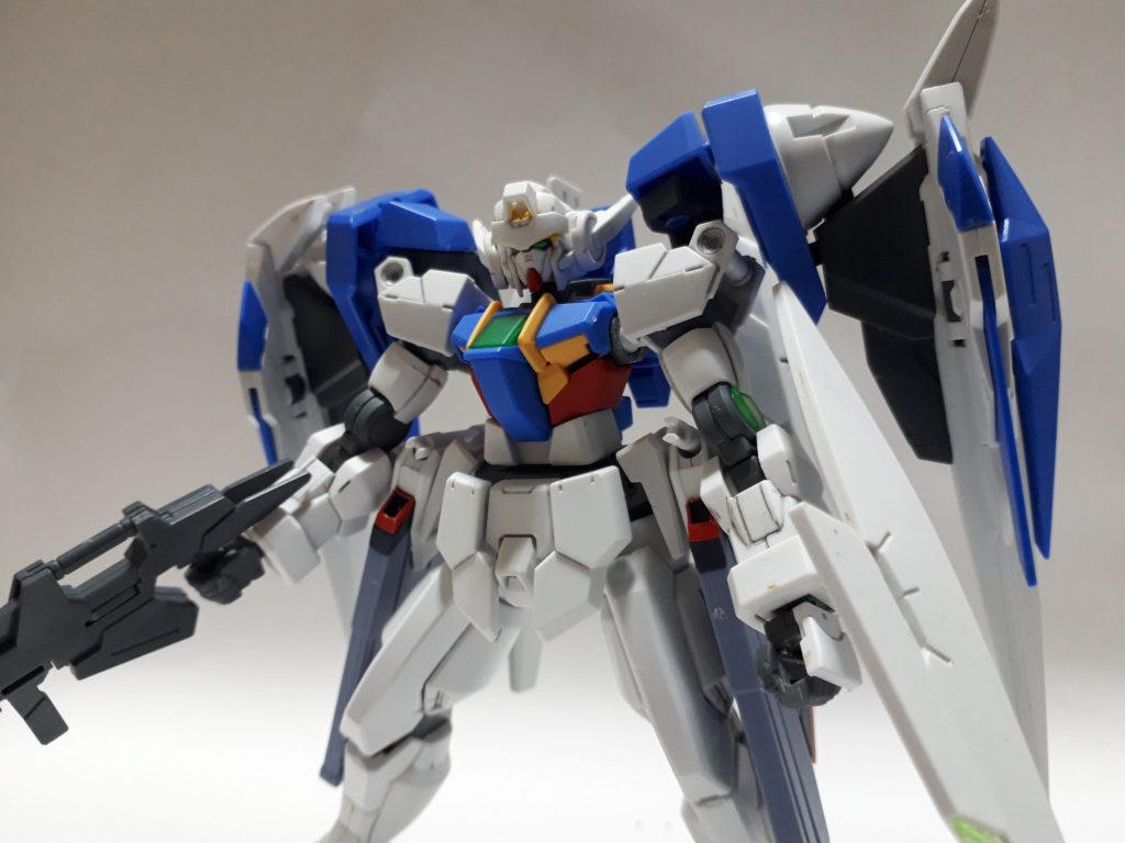 当然ダブルオーライザーのGNドライブも取り付け可能ですが、若干スカイドライブに付けると穴が緩い。ここはボンドがトップコートで補強しました。これが基本形態のようにも見えますな。