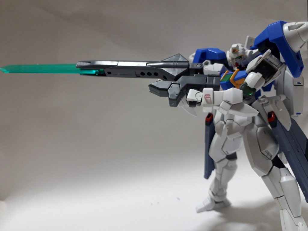 ライフルも装備は出来ますが、拳の保持力が弱くなってるので、多種スプレーとボンドで補強しております。他の重い装備も注意が必要です。