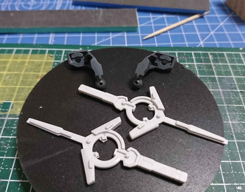 ミキシングや色変え等はしていませんが、個人的に初となるランナーパテによる穴埋めに挑戦しました。
リモネンセメントいいにおい( ゚∀゚)