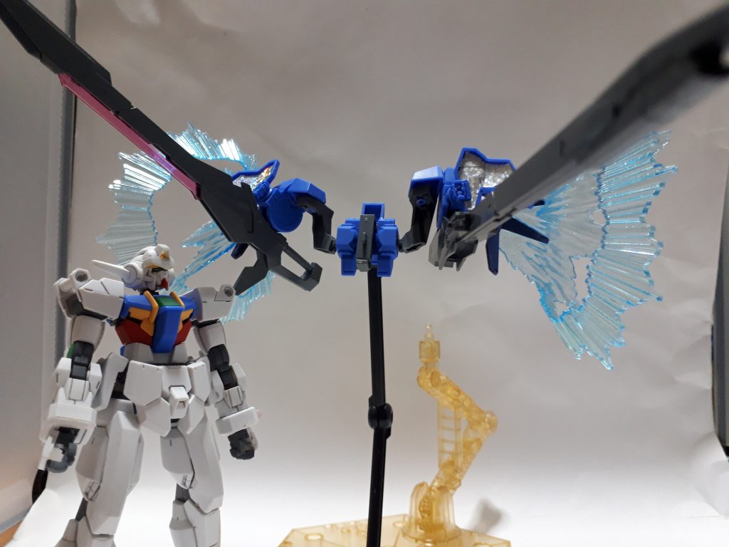 当然、背中のスカイドライブも独立動作可能。トライウィザードアームズと連携して三位一体の攻撃もできます。