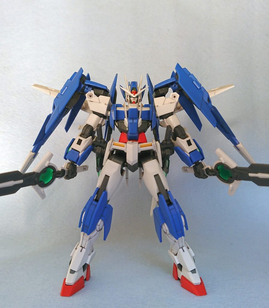 全体的にパーティングラインを消し、パネルライン、マイナスエッジは掘り起こしてスミ入れしました。
クリアパーツの取り付け前につや消しスプレーを吹いています。