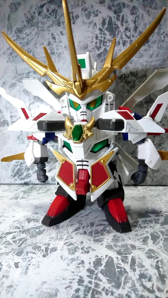 胸部 天の結晶(クリスタル)が輝き、ガンダムフェイスがオープン
天鎧豪 ハイパーモードへ