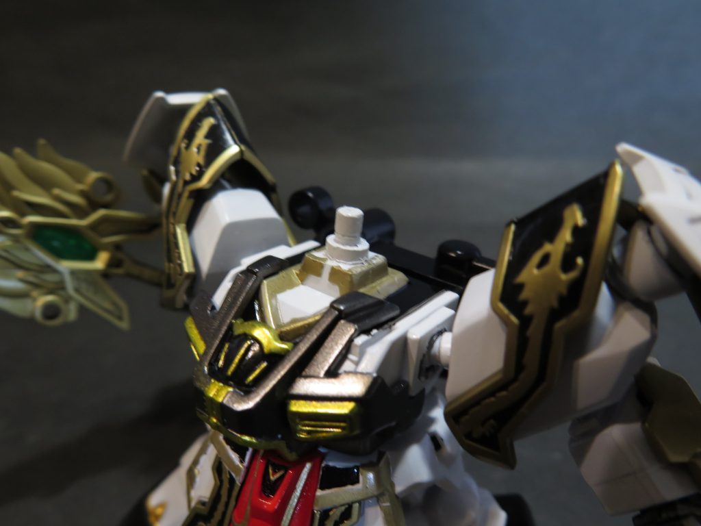 ネック部に5mmプラパイプで延長し,首を上昇する.