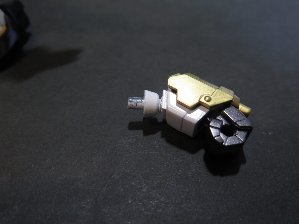 腕のジョイントはコトブキヤジョイントセットBのものに替えた.