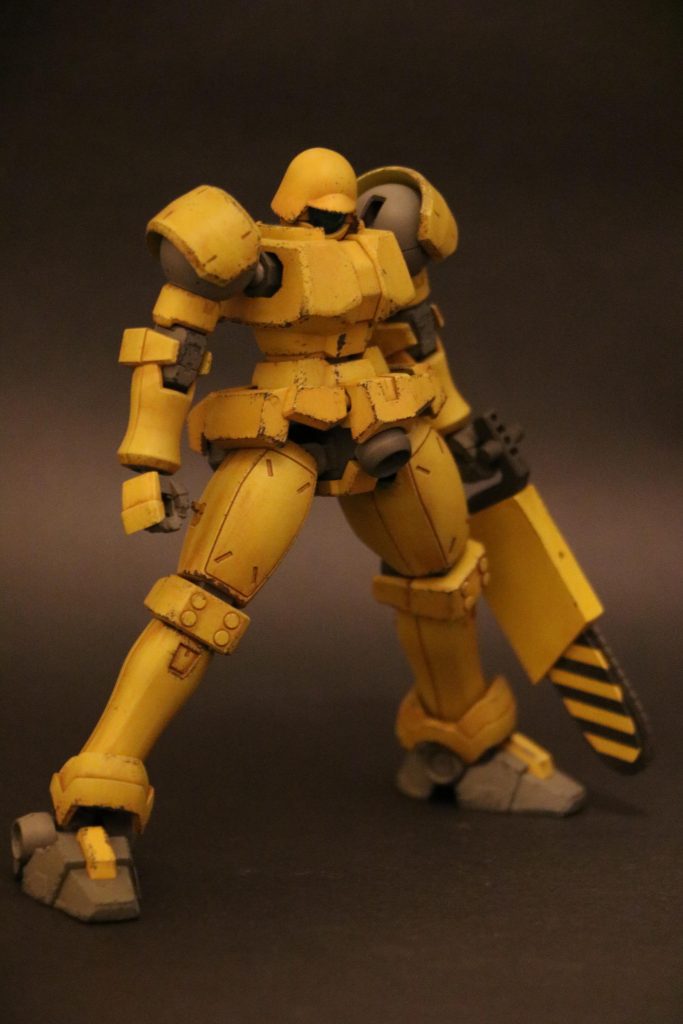 チェンソー。資材の切断や森の撤去などに使っている。