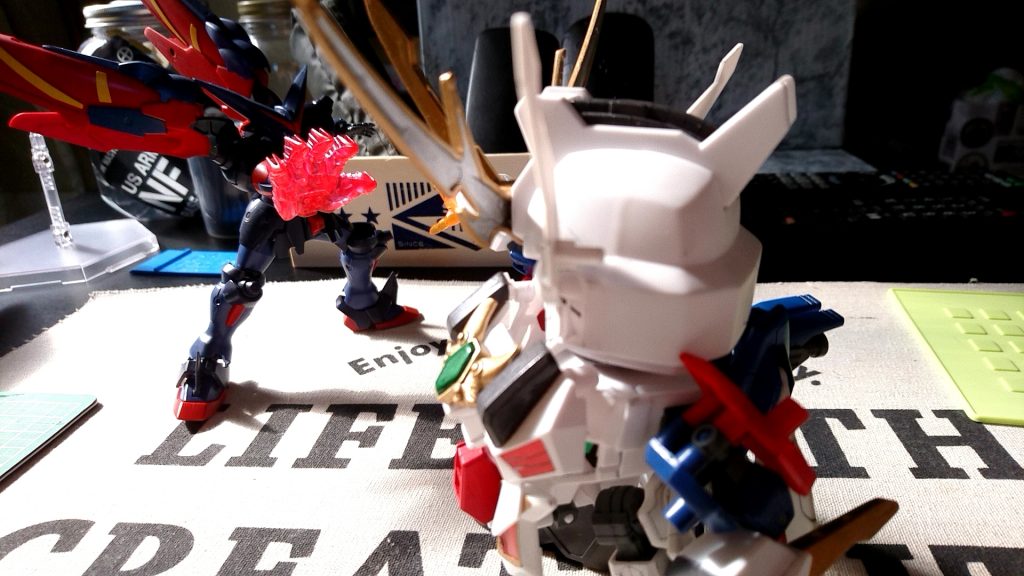 我が家のテーブルという名の戦場で
マスターガンダムと対決