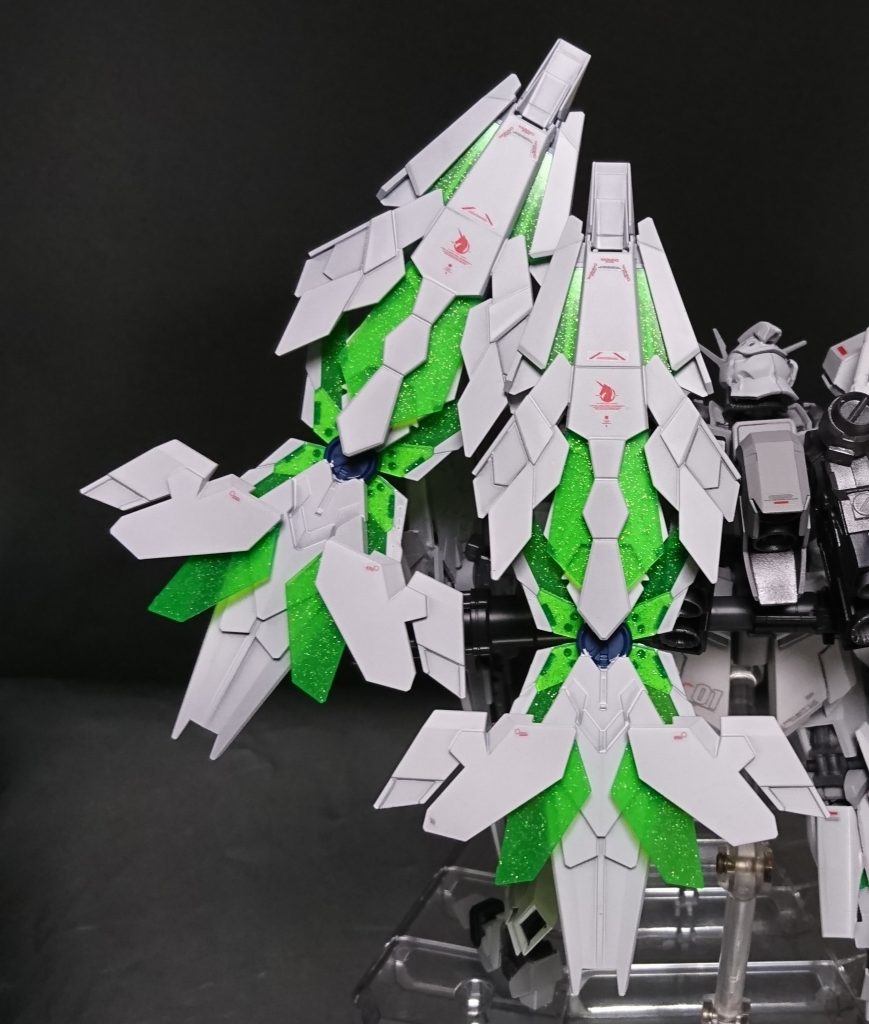 アームドアーマーDEを2基、シールドファンネルとして使う設定で用意しました。
以下、アクションポーズ