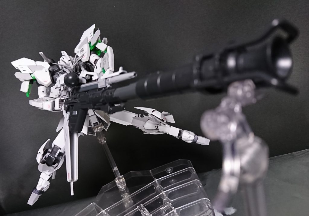 ライフルはシナンジュをベースにしていますので、バズーカを取り付ける事が出来ます。