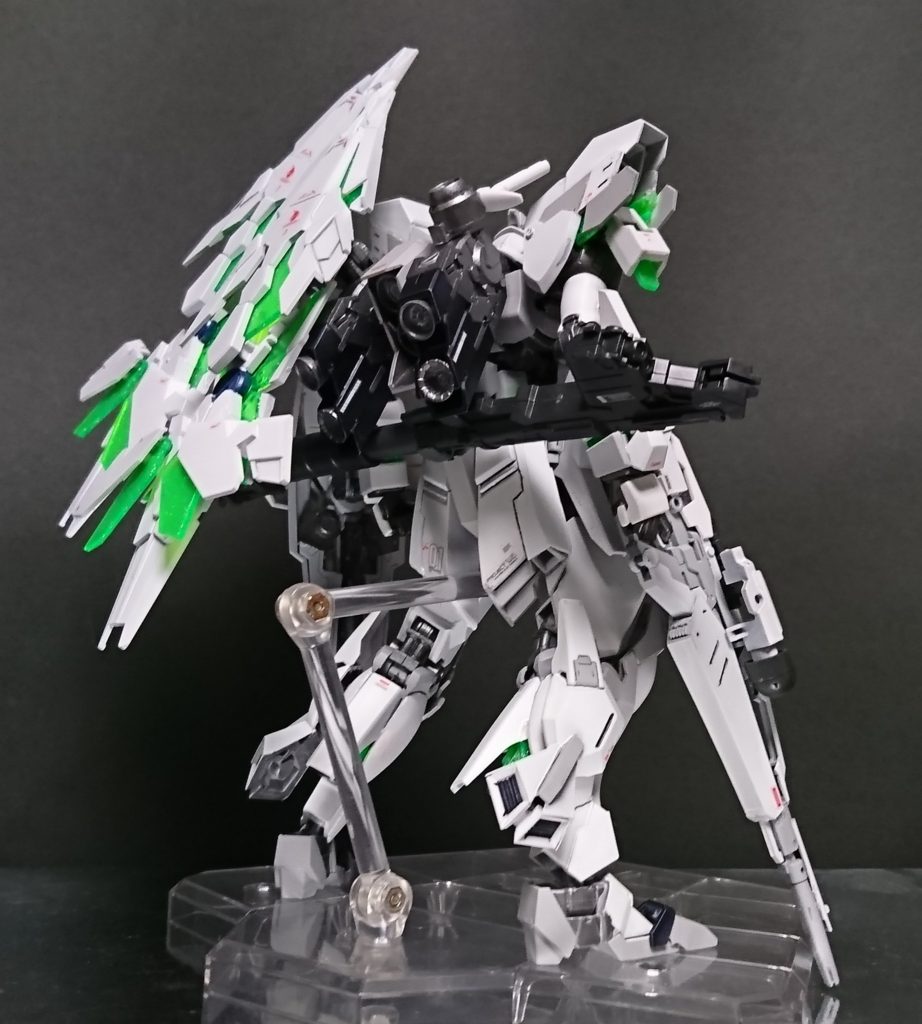 シナンジュなので、バズーカを腰にマウント出来ます