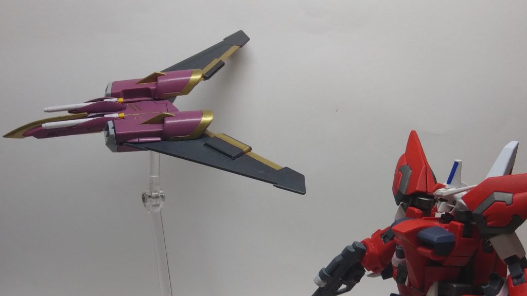 背面バインダー(スラスター)とシールドが分離合体してファトゥムになります
ちなみに背面との接続はネオジム磁石とクリップです
保持力はまぁまぁ