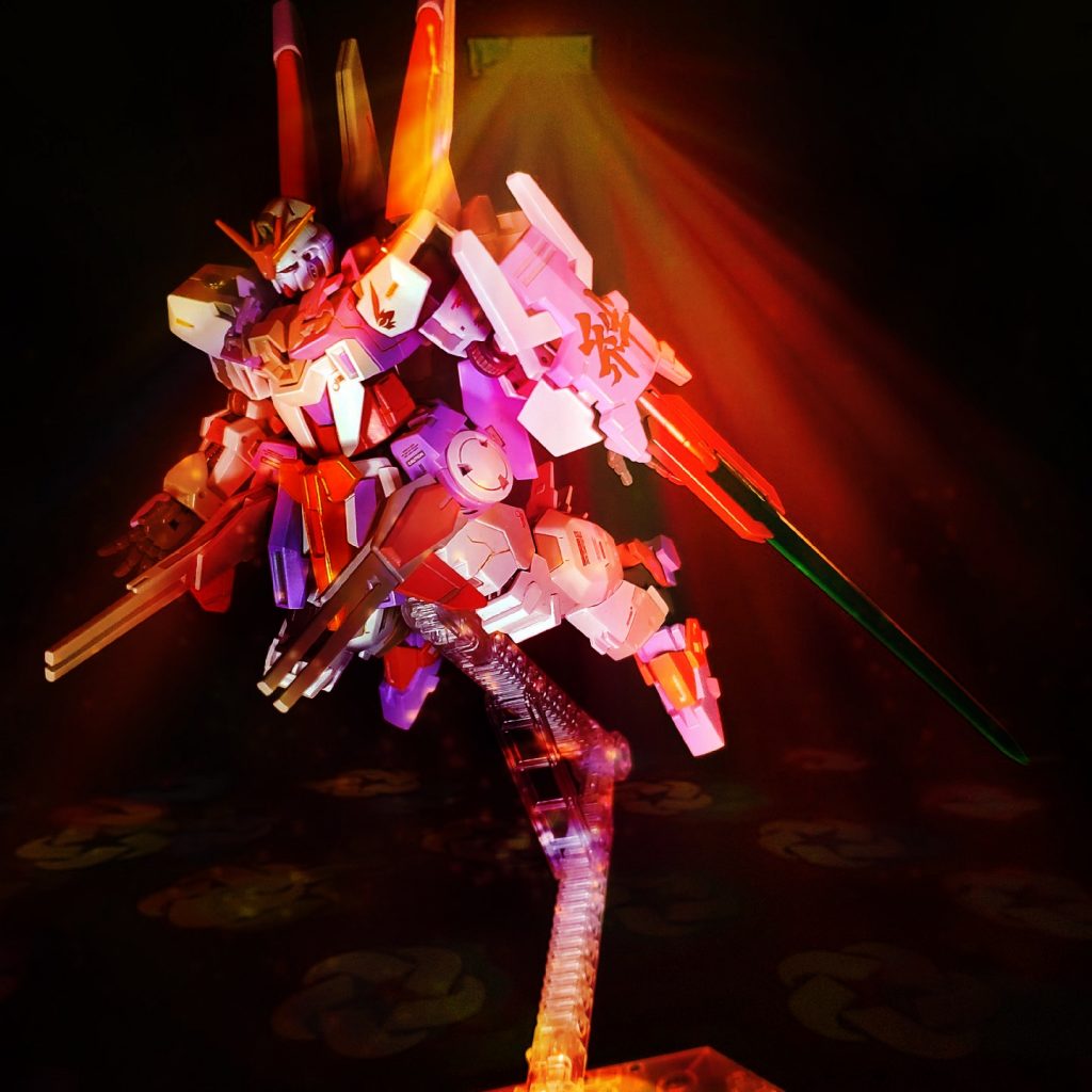 【ヴィクトリードライブ発動】
本当の最終形態。
ミノフスキードライブの出力を最大まで上げることで機体が炎の様に赤く染まる。
フォースメンバーは*「勝利の翼」*と呼んでいる。
効果はトランザムと同程度だがオリジナルのシステムであるため持続時間は45秒と非常に短くなっている。もちろん時間が切れた場合は一定時間の間行動不能となる。
余談として、ダイバーのランクが低いため、この機体に必殺技はまだ無い。